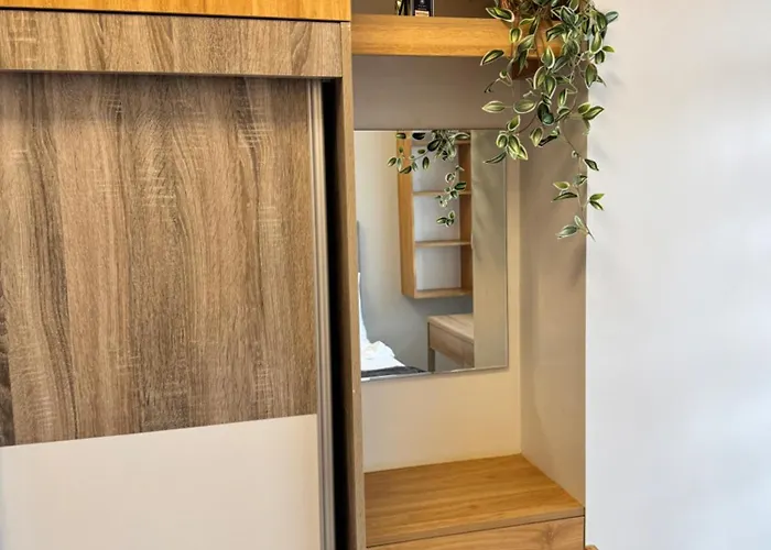 Deluxe With Parking In Red Residences Chino Roces Ave, Makati By Prime Appartement Manille