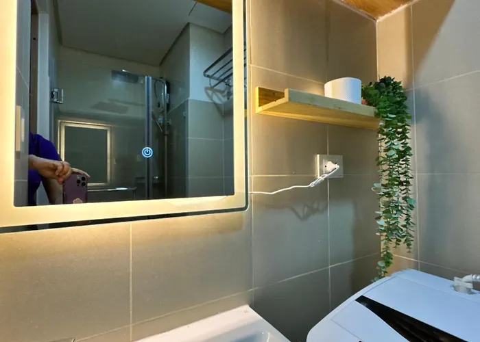 Deluxe With Parking In Red Residences Chino Roces Ave, Makati By Prime * Manille