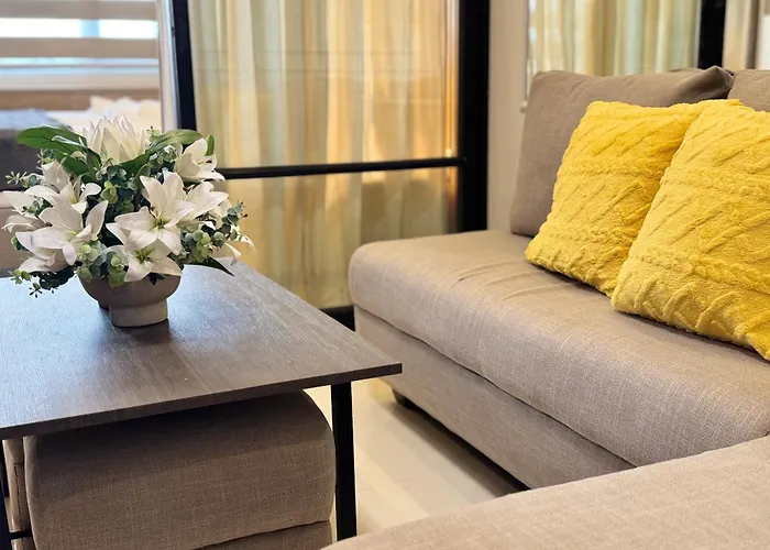 Deluxe With Parking In Red Residences Chino Roces Ave, Makati By Prime Appartement