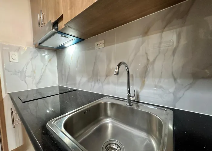Deluxe With Parking In Red Residences Chino Roces Ave, Makati By Prime Appartement