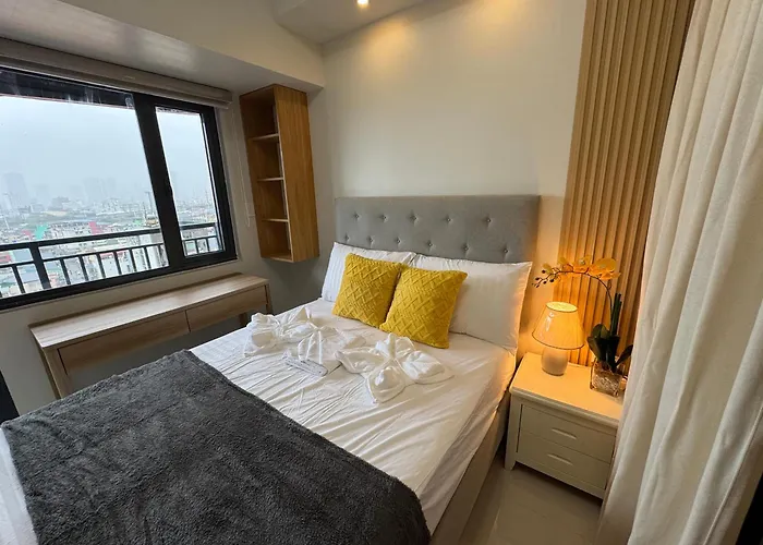 Deluxe With Parking In Red Residences Chino Roces Ave, Makati By Prime