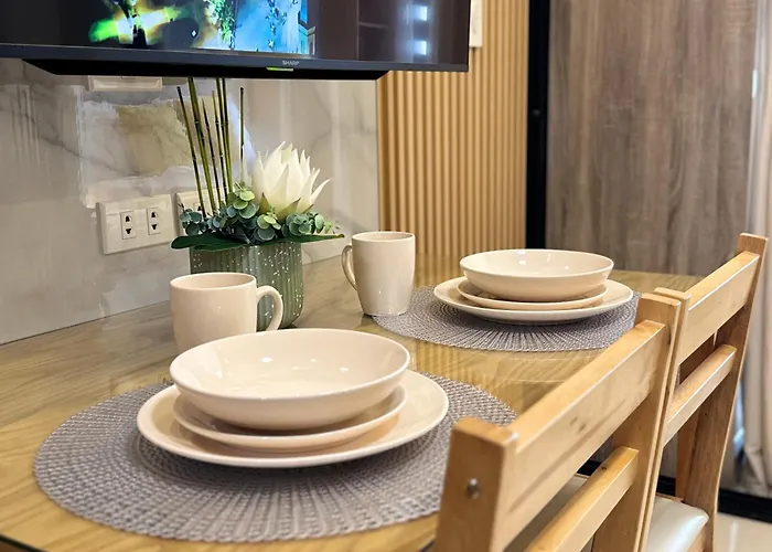 Deluxe With Parking In Red Residences Chino Roces Ave, Makati By Prime Appartement *