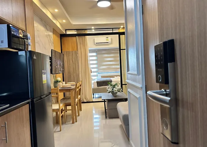 Deluxe With Parking In Red Residences Chino Roces Ave, Makati By Prime