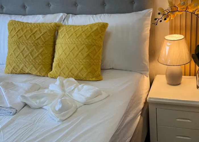 Appartement Deluxe With Parking In Red Residences Chino Roces Ave, Makati By Prime Manille