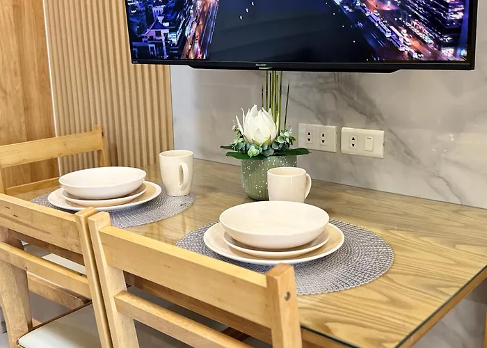 Deluxe With Parking In Red Residences Chino Roces Ave, Makati By Prime *