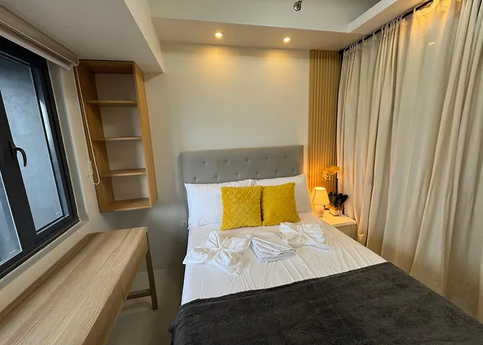 Appartement Deluxe With Parking In Red Residences Chino Roces Ave, Makati By Prime Manille