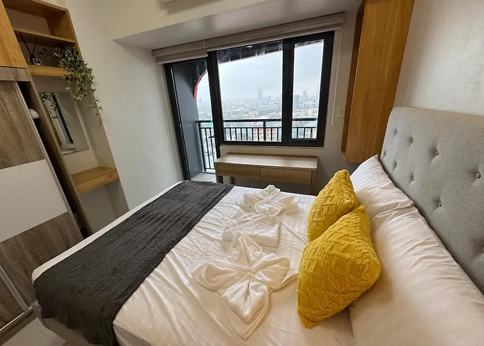 Deluxe With Parking In Red Residences Chino Roces Ave, Makati By Prime