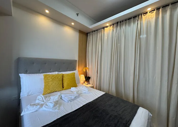 Deluxe With Parking In Red Residences Chino Roces Ave, Makati By Prime *