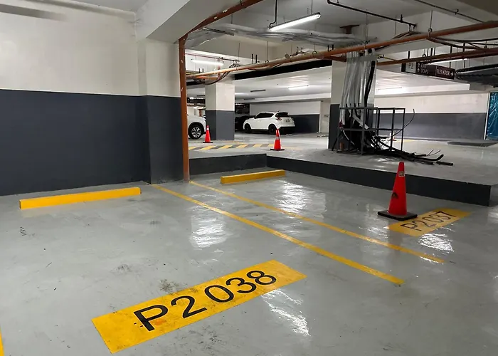 Deluxe With Parking In Red Residences Chino Roces Ave, Makati By Prime Appartement